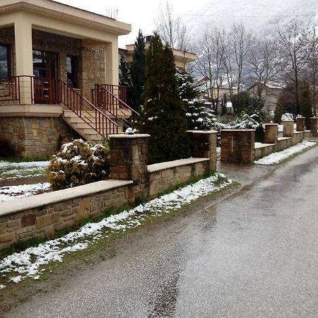 Villa Evenos Káto Loutrákion Exterior foto