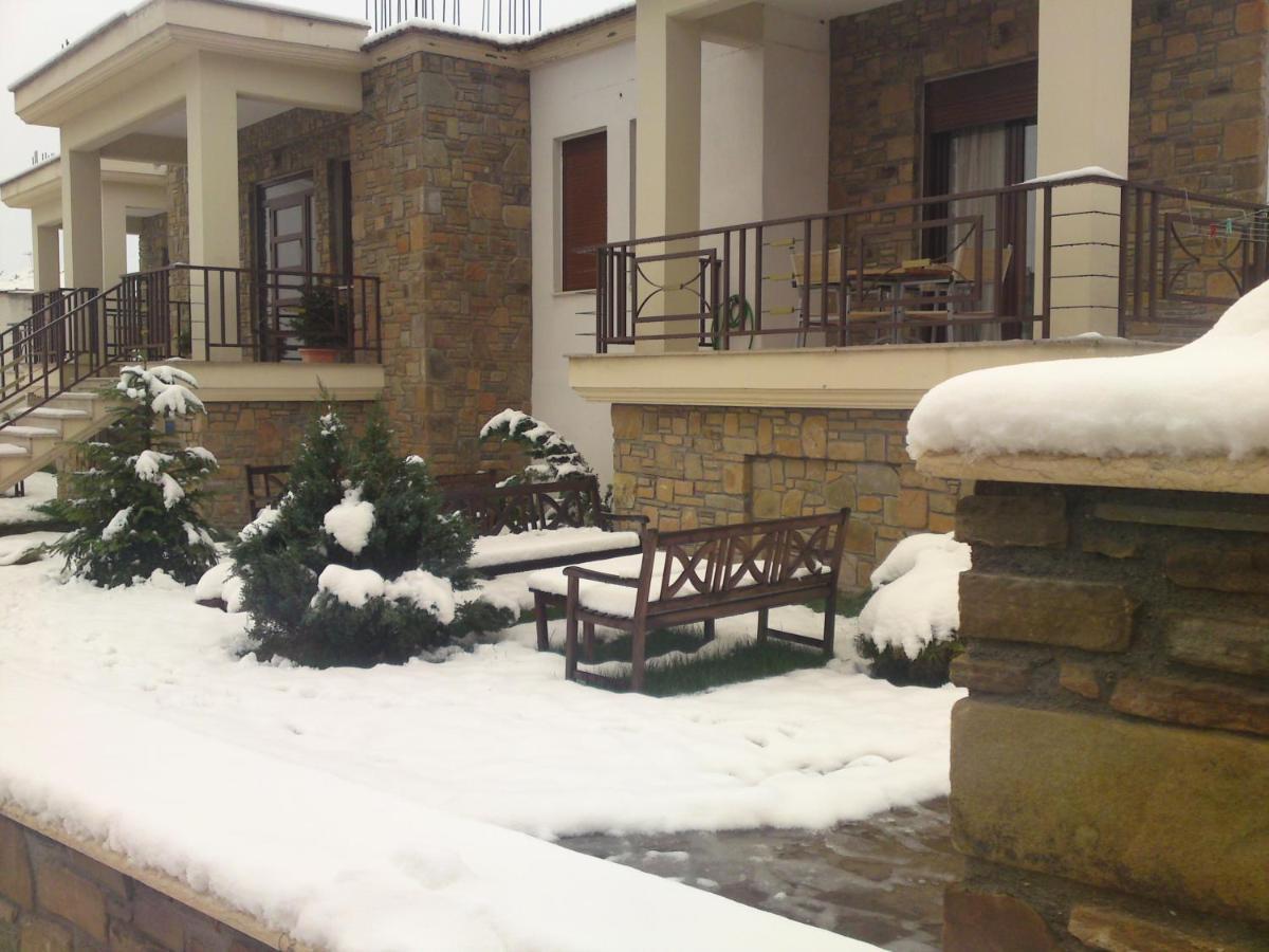 Villa Evenos Káto Loutrákion Zimmer foto